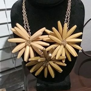 🚫SOLD🚫Green big flowers statement necklace